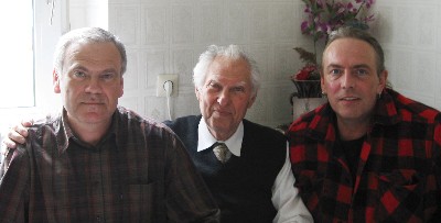 Von links: Ewgen Belogolowski und sein Vater Lew zusammen mit Andreas Jordan